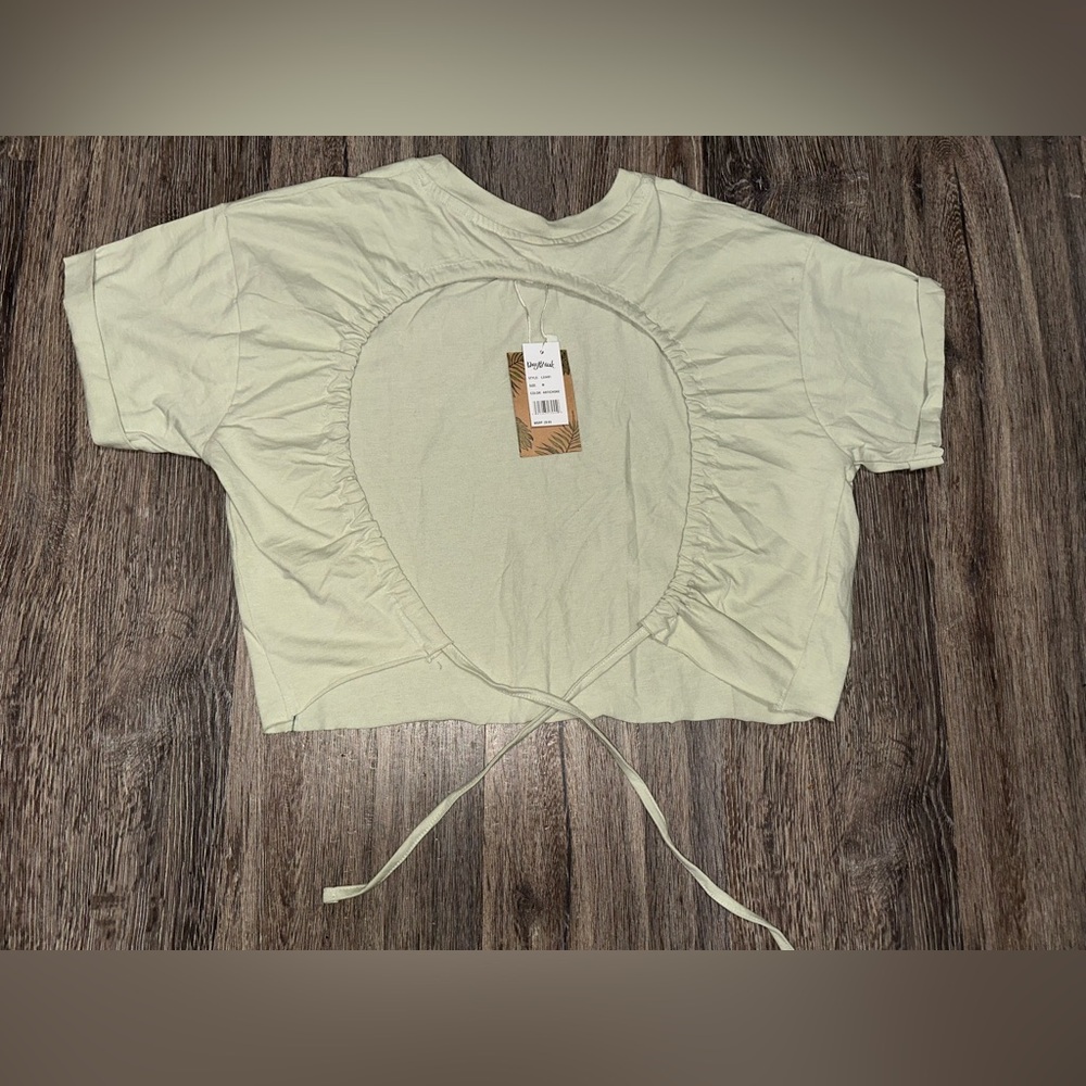 NWT Daybreak Open Back Tie Closure Cropped T-Shirt Size Medium - Picture 2 of 3